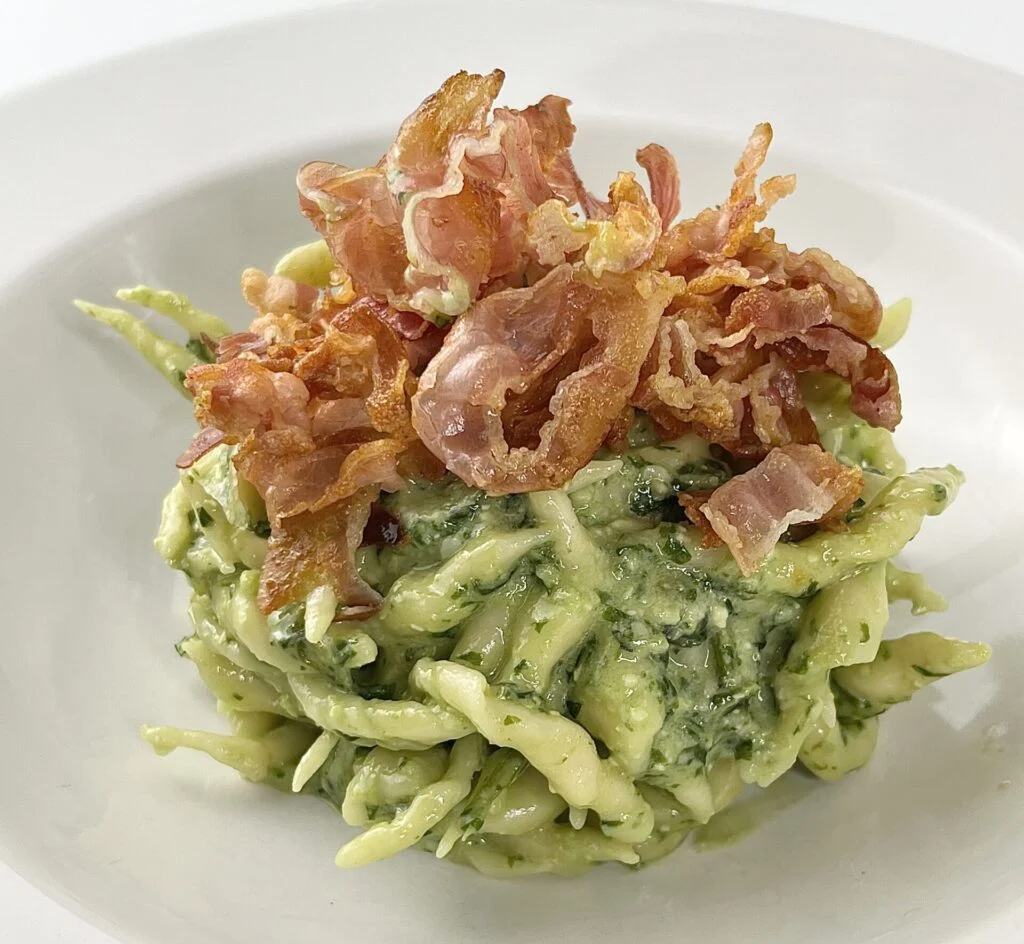 Trofie al pesto et pancetta croquante