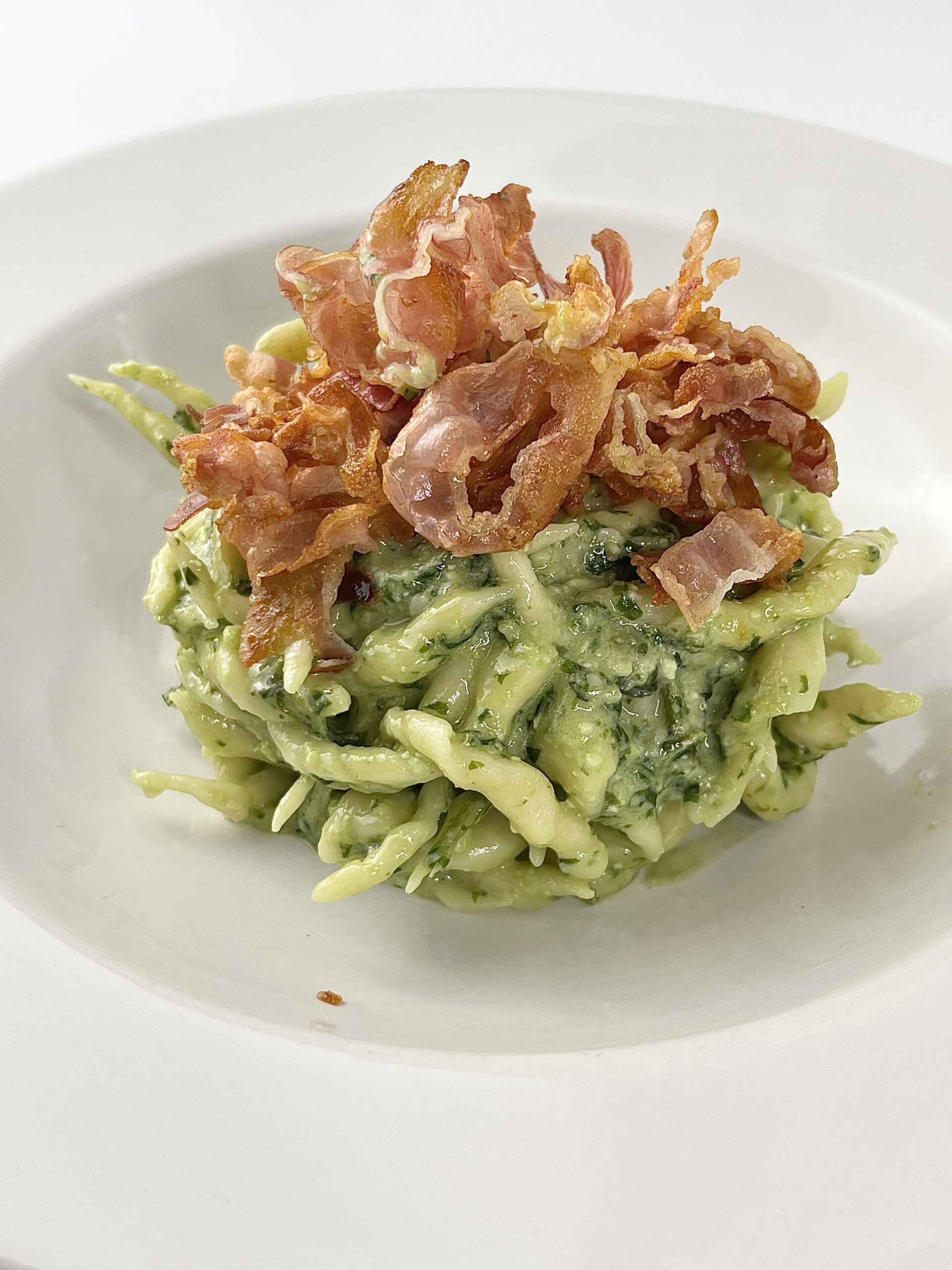 trofie-al-pesto-chips-pancetta