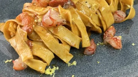 tagliatelle-aux-oursins-et-gambero-rossi