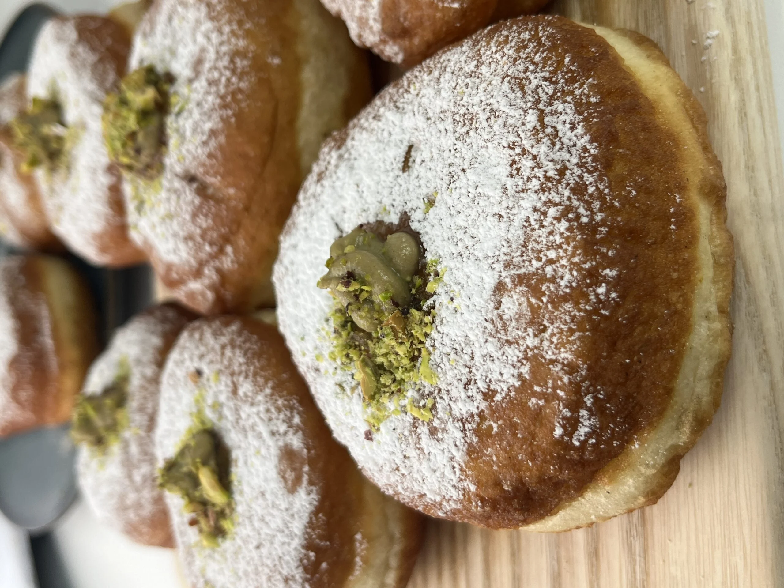 bomboloni-a-la-pistache