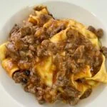 Raviolo au jaune d&rsquo;œuf coulant et truffe noire
