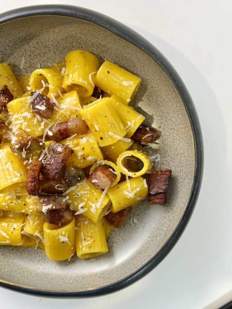 mezze-maniche-a-la-carbonara