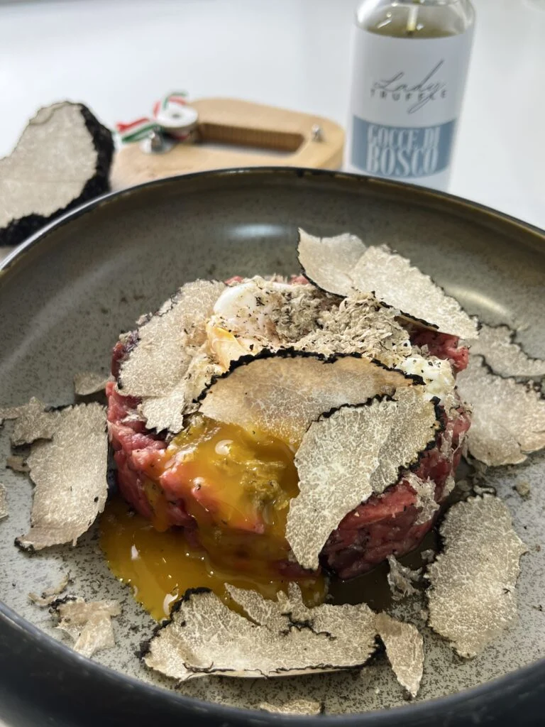 tartare-oeuf-poche-et-truffe-dete