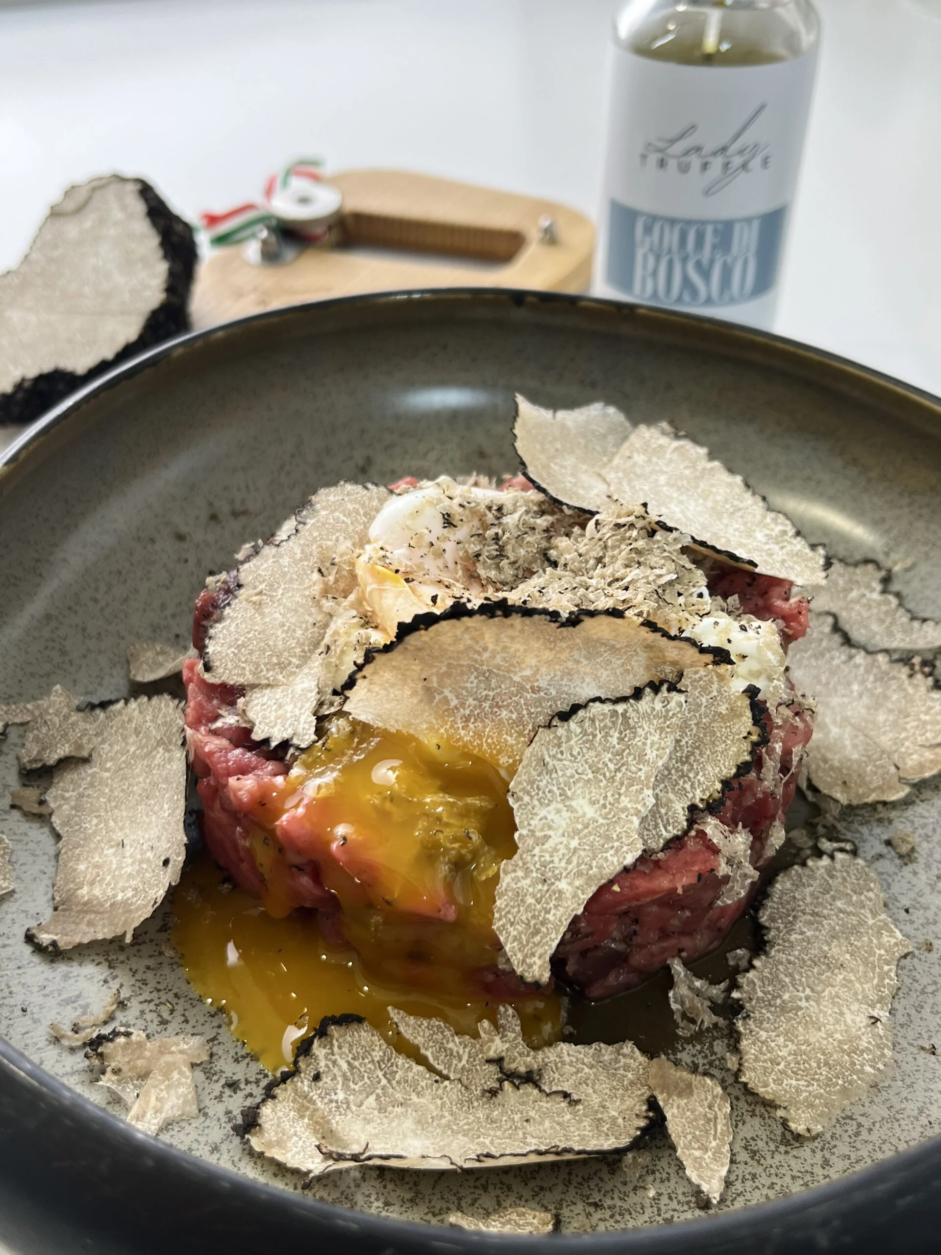 tartare-oeuf-poche-et-truffe-dete