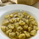 Le bouillon parfait pour les tortellini in brodo
