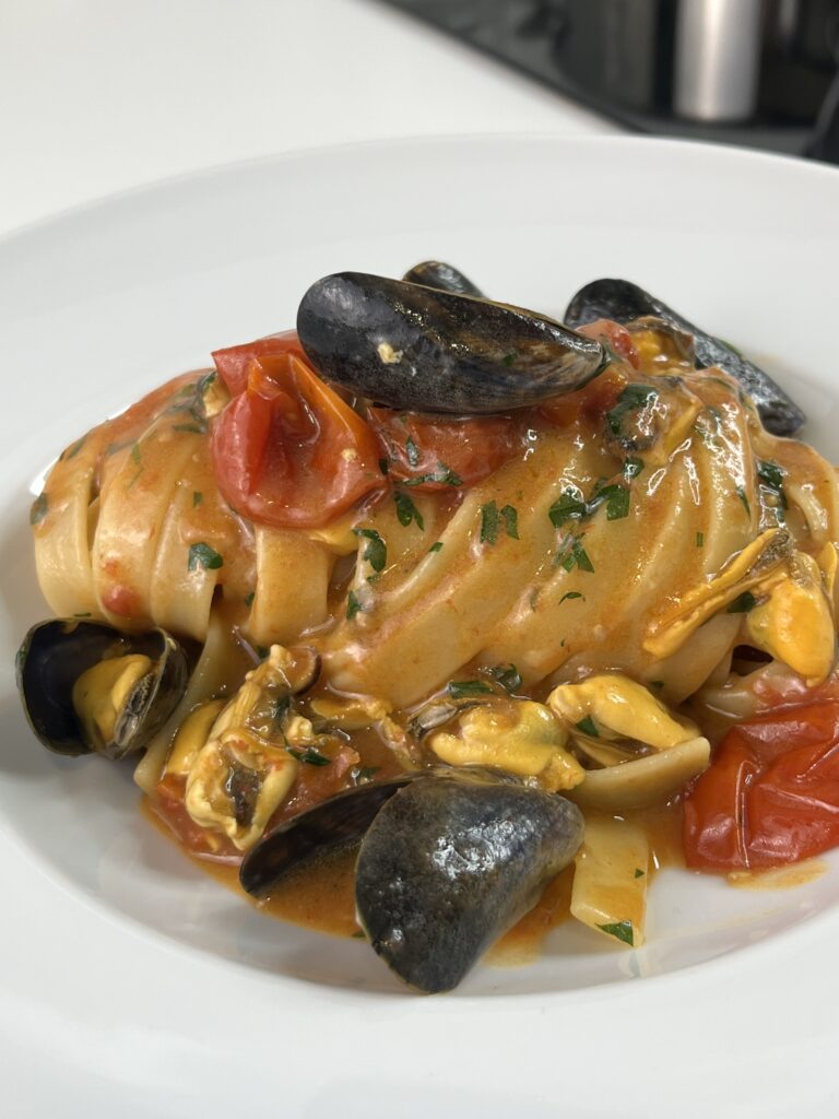 Fettuccine aux moules et tomates du Piennolo